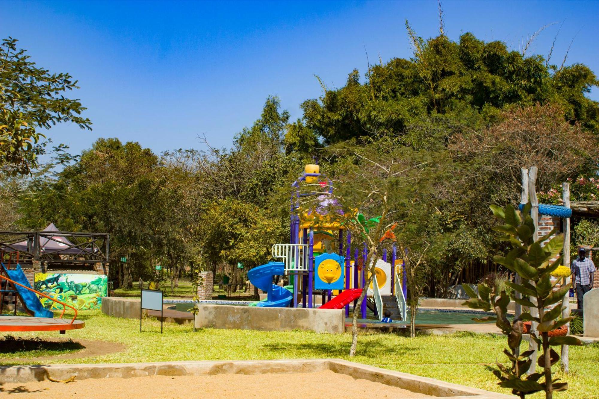 Eden Estates & Resort 릴롱웨 외부 사진